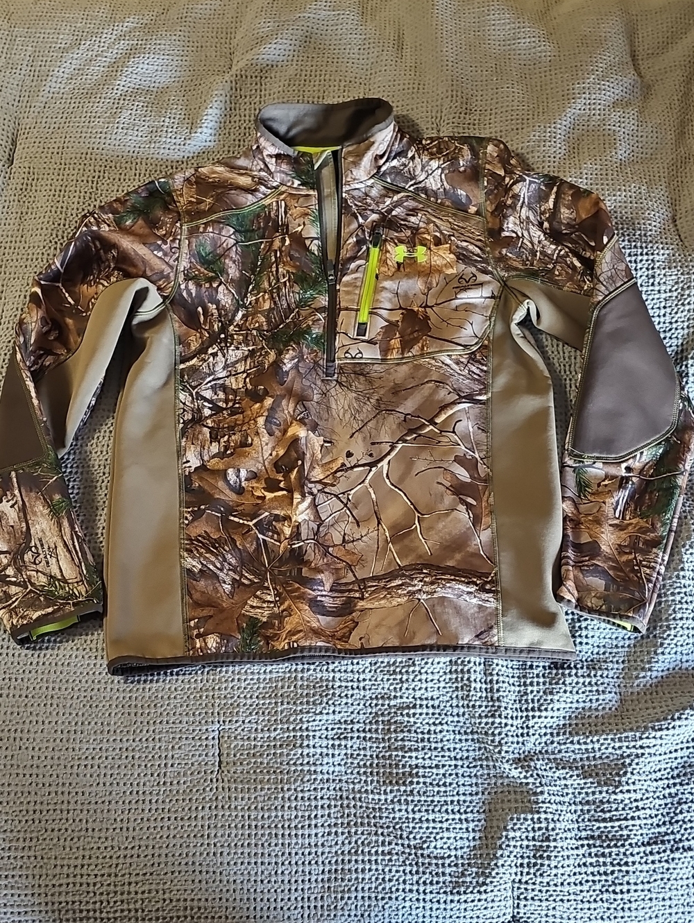 Under Armour Realtree Camo Quarter-Zip Pullover – Men’s Medium